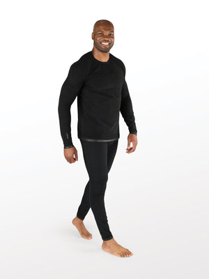 Man wearing Seirus Base Layers in black color